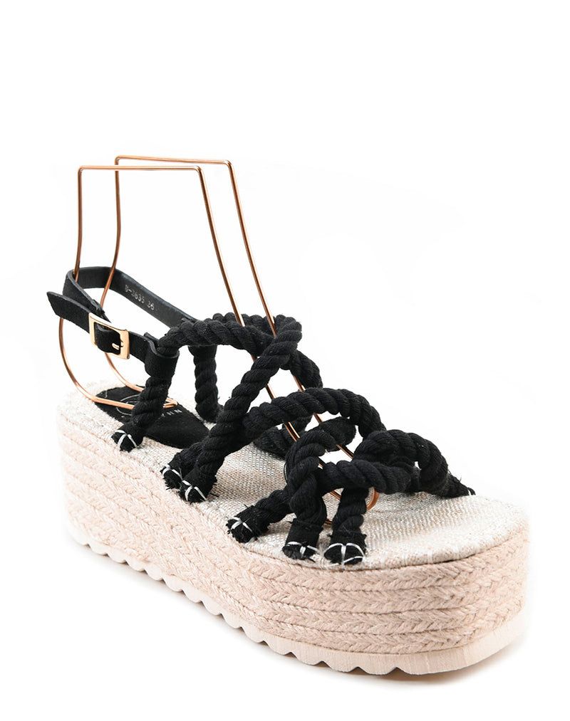 strappy sandals in black